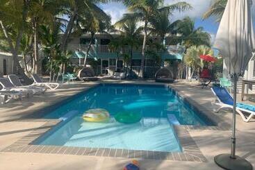 هتل آپارتمان Island Club Turks & Grace Bay Place