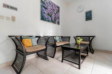 פנסיון Reddoorz Plus Near Trisakti University