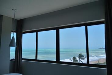 هتل آپارتمان Flat Em Hotel De Luxo Beira Mar Da Grife Ritz Suítes Com Vista Ampla Para Todo O Mar Da Cruz Das Alm