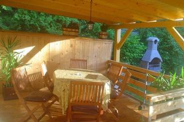 بنسيون Borostyán Vendégház