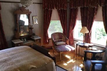 旅馆 Auberge Taylor Manor