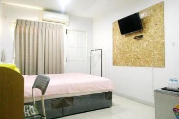 هتل آپارتمان Lito Bangsaen