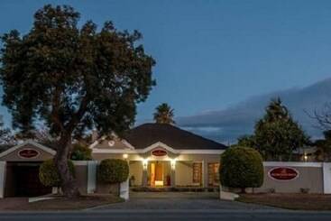 פנסיון Lenore Guest House