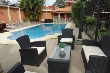 هتل Suites Merlyn Airport