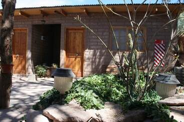 پانسیون Hostal Km Zero El Huertillo