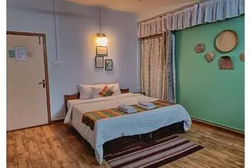 Pensió Sha Ri Loum Homestay