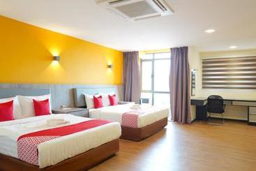 הוסטל Season Inn Bintulu