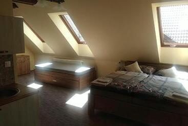 膳宿费 Privat Lena