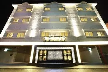 Hotel L Eclair