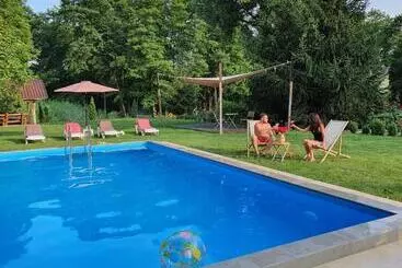 Schronisko Slavyanskiy Club