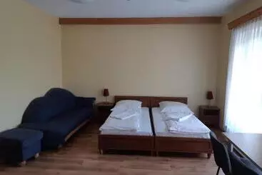 پانسیون Simon Dach Haus