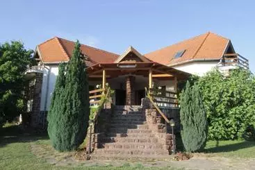 Vöröskő Apartmanház