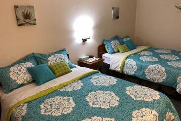 هاستل Chase Country Inn