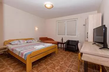 Pension  Bitrak Guest House
