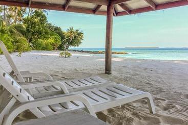 پانسیون Island Host