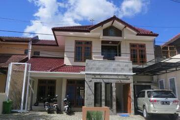 بنسيون Omah Sastro 2