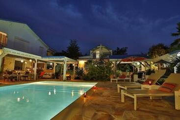 پانسیون La Maison Calebasse