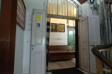 Hostel Vasantashram Csmt Mumbai, Free Wifi With 1940s Retro Vibe