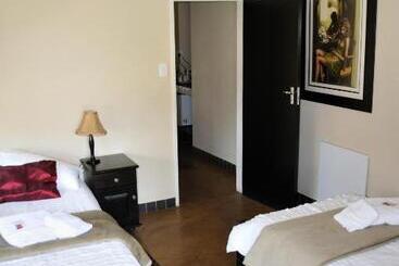 پانسیون Hadassa Guest House