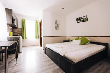 Vén Diófa De Lux Panzió