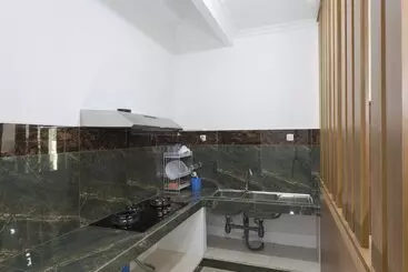Pensão Reddoorz Plus @ Boulevard Residence Bsd