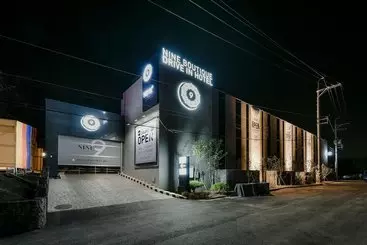 Hotel Nine