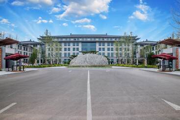Hotel Yun Zen Jinling Acrobatics