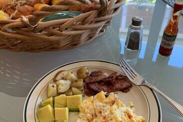 هتل Black Pearl Inn