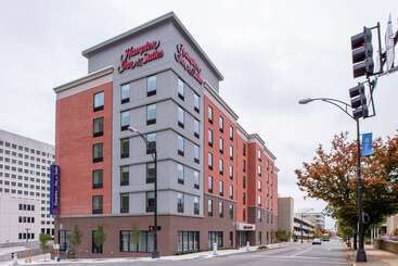 هتل Hampton Inn & Suites Winstonsalem Downtown