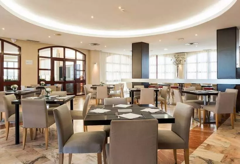 호텔 Ilunion Golf Badajoz