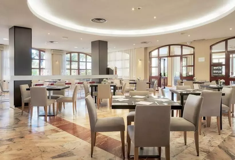 호텔 Ilunion Golf Badajoz