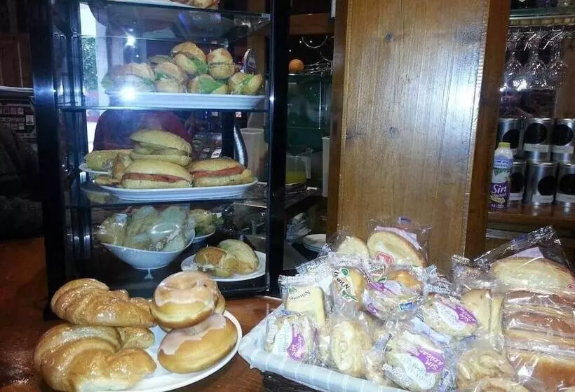 Отель Los Robles