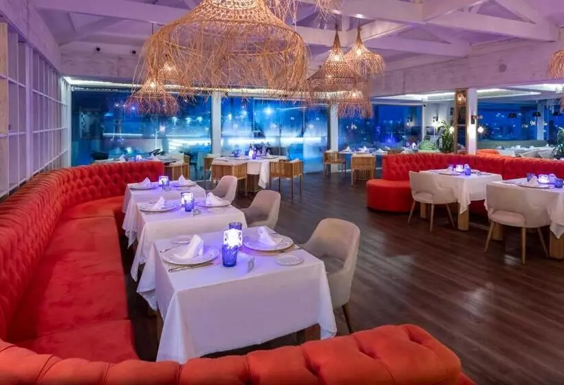 Mediterráneo Bay Hotel & Resort