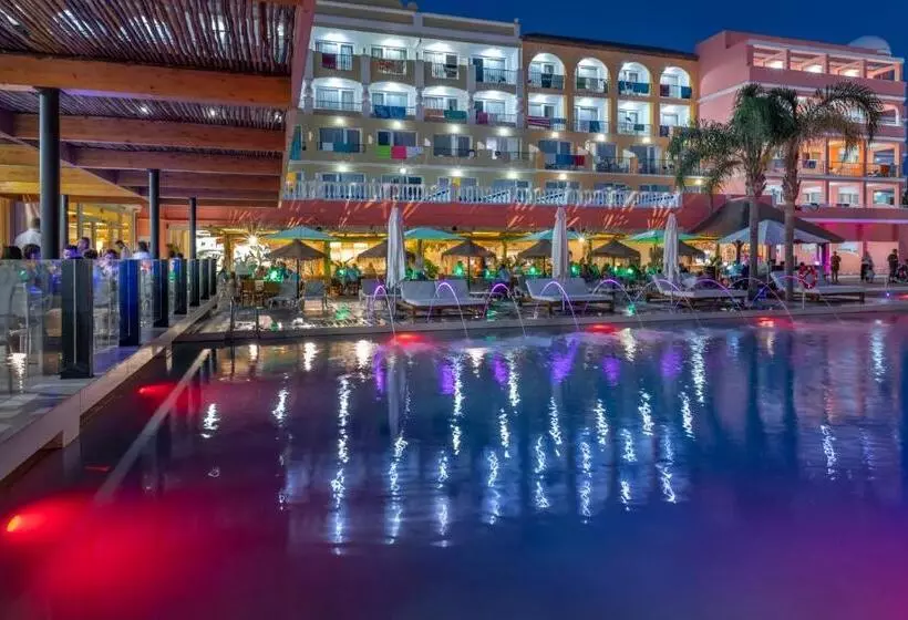 Mediterráneo Bay Hotel & Resort