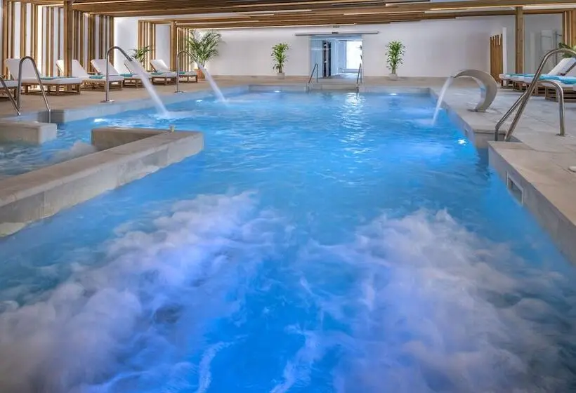 Mediterráneo Bay Hotel & Resort