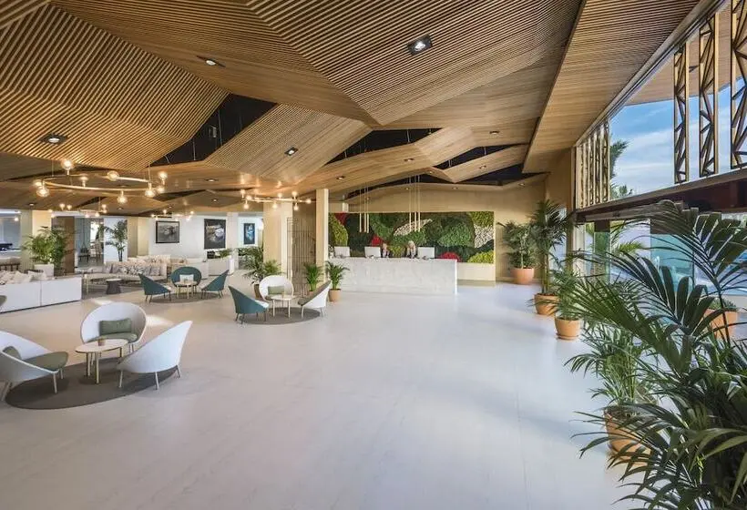 Mediterráneo Bay Hotel & Resort