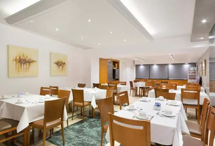 Отель Acta Azul Barcelona