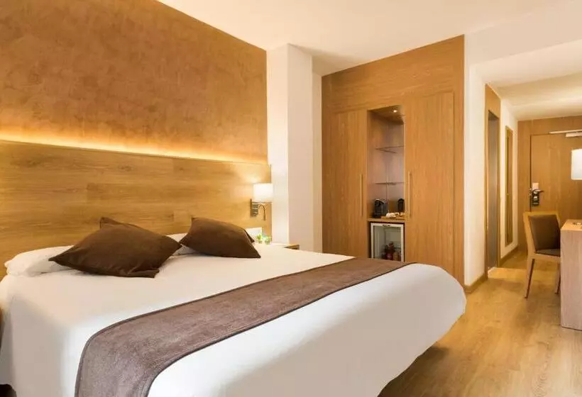 Отель Acta Azul Barcelona