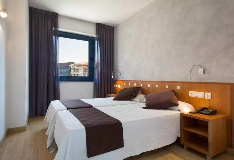 Отель Acta Azul Barcelona