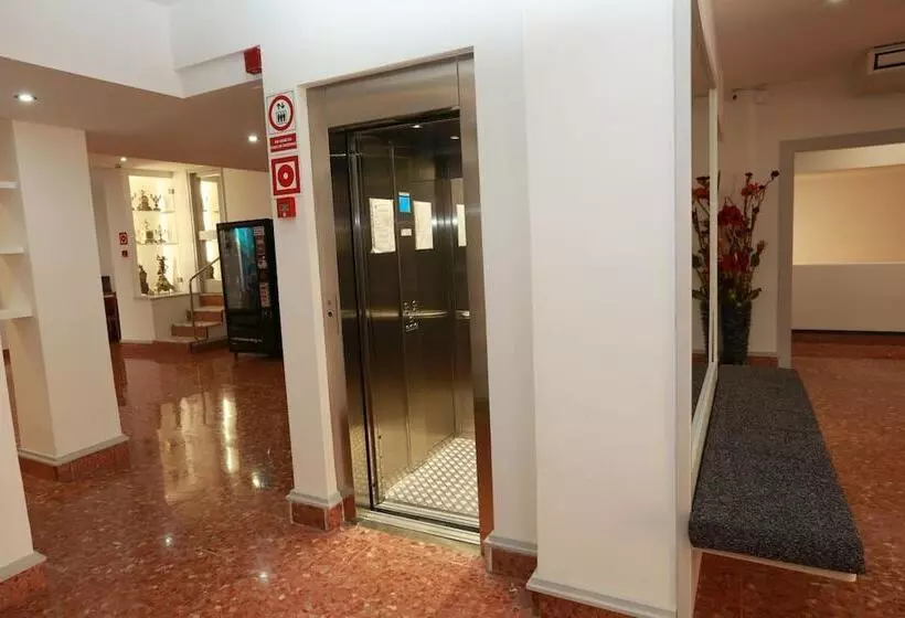 Отель Alguer Camp Nou