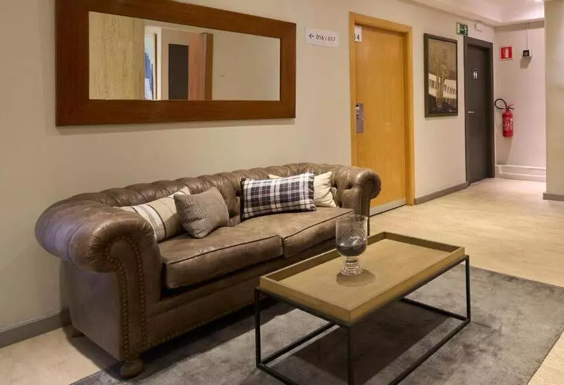 Отель Catalonia Castellnou