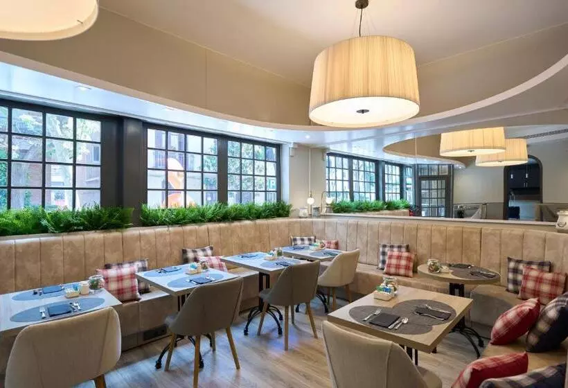 Отель Catalonia Castellnou