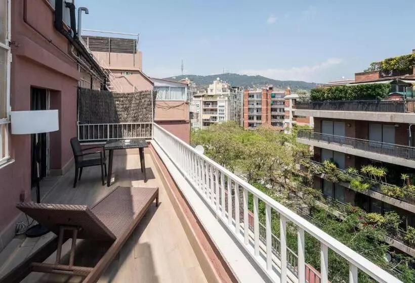 Отель Catalonia Castellnou