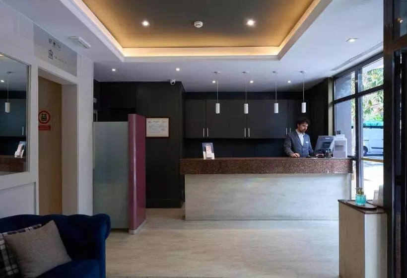 Отель Catalonia Castellnou