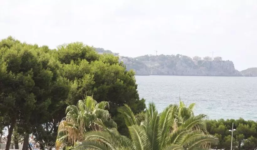 هتل Morlans Garden