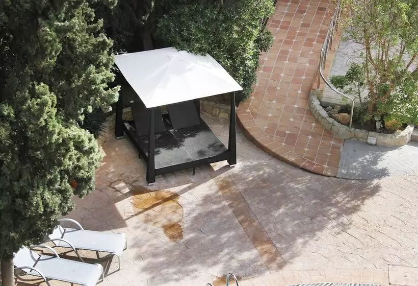 هتل Morlans Garden