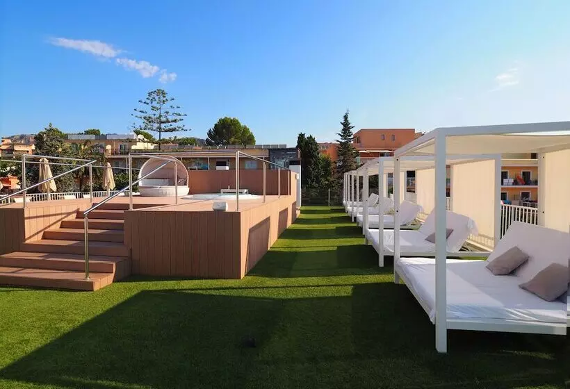 هتل Morlans Garden