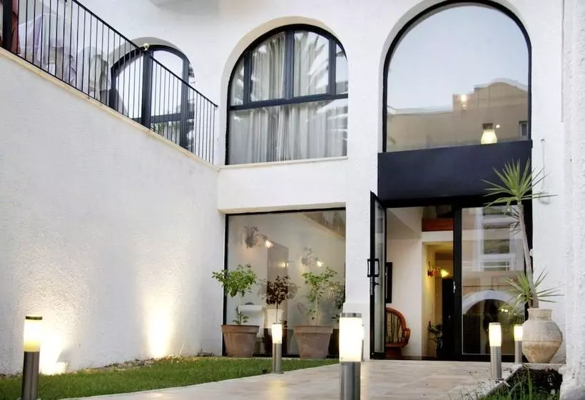 هتل Morlans Garden