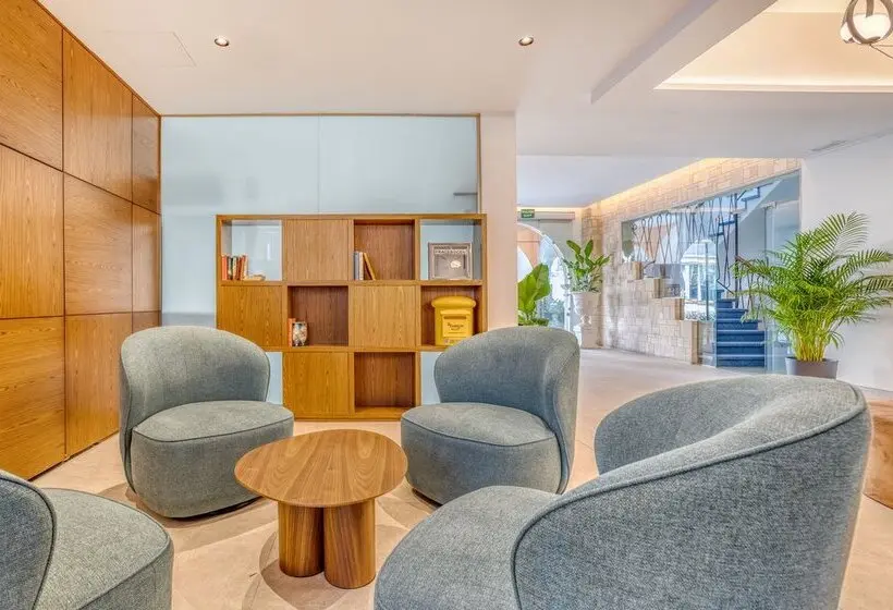 هتل Morlans Garden