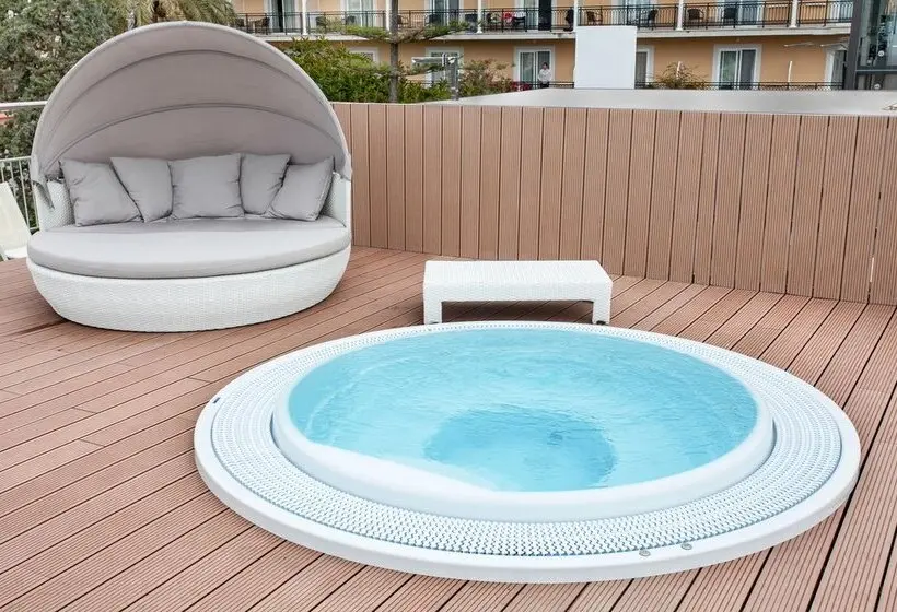 هتل Morlans Garden